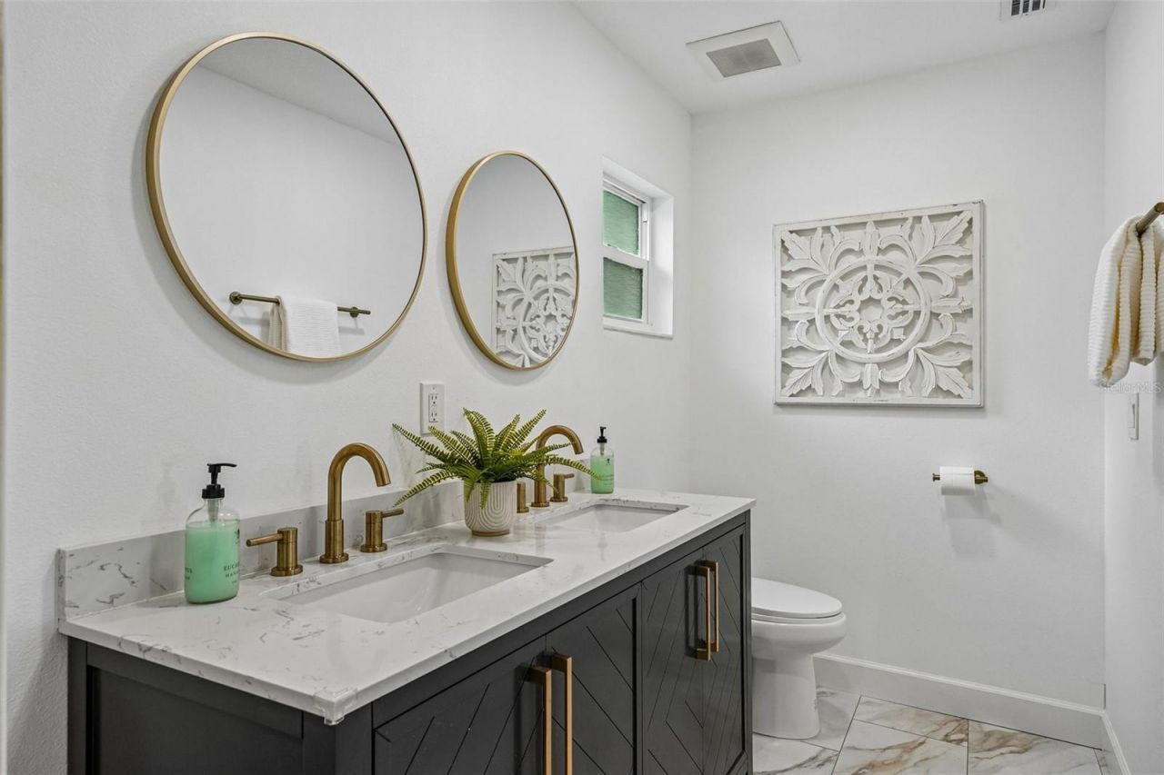 9725 48th Place N, Saint Petersburg, FL 33708 Photo