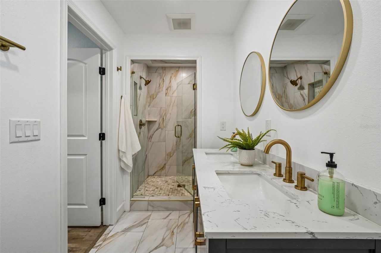 9725 48th Place N, Saint Petersburg, FL 33708 Photo