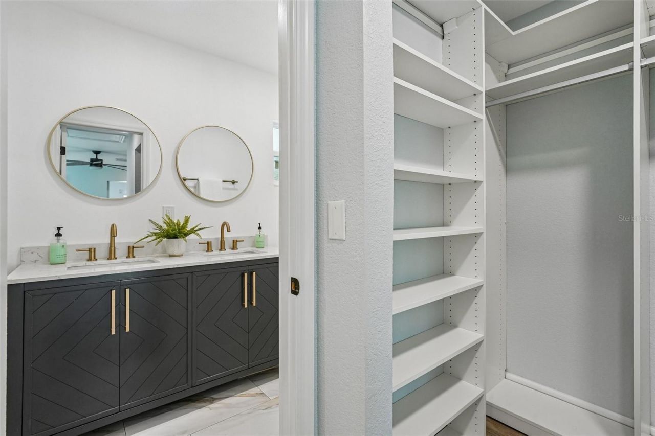 9725 48th Place N, Saint Petersburg, FL 33708 Photo