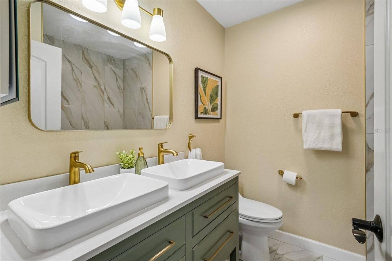 9725 48th Place N, Saint Petersburg, FL 33708 Photo