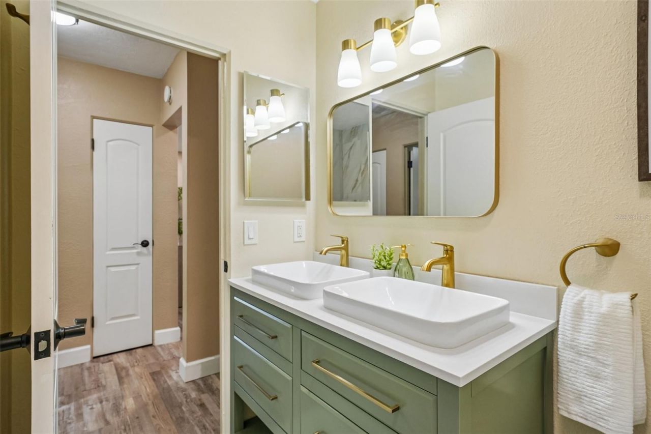 9725 48th Place N, Saint Petersburg, FL 33708 Photo
