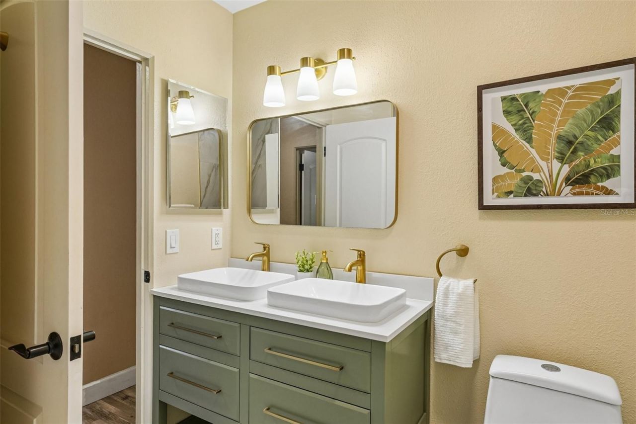 9725 48th Place N, Saint Petersburg, FL 33708 Photo