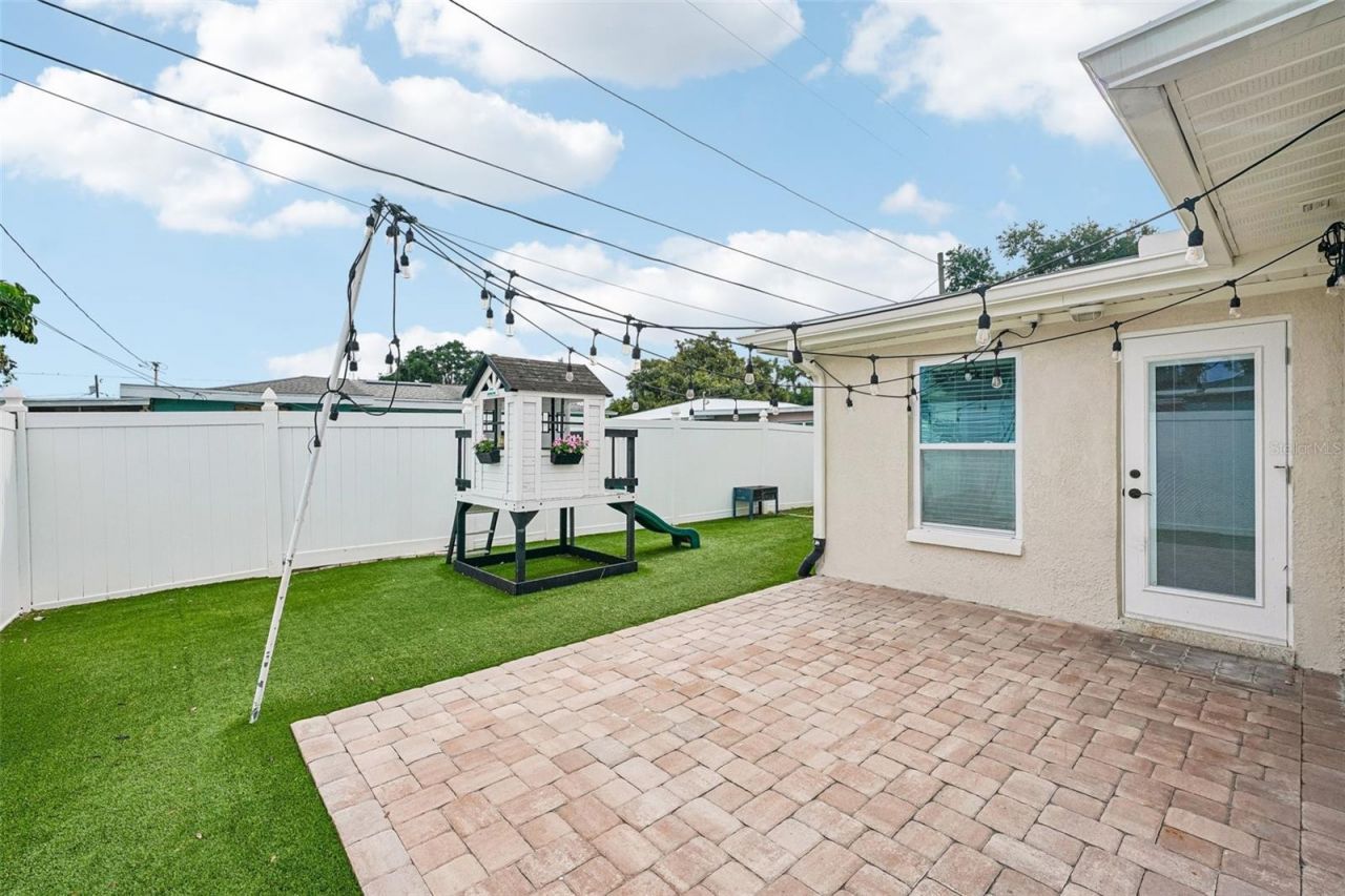 9725 48th Place N, Saint Petersburg, FL 33708 Photo