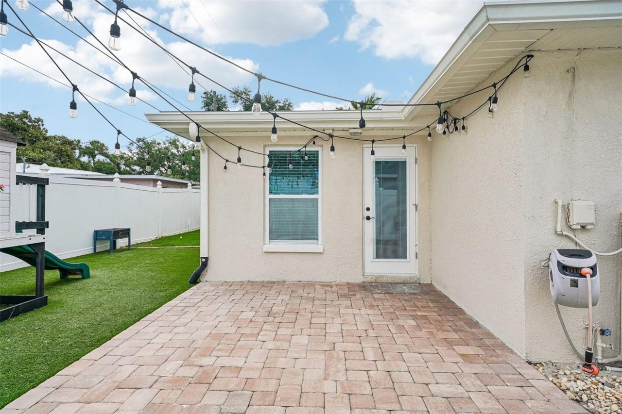 9725 48th Place N, Saint Petersburg, FL 33708 Photo