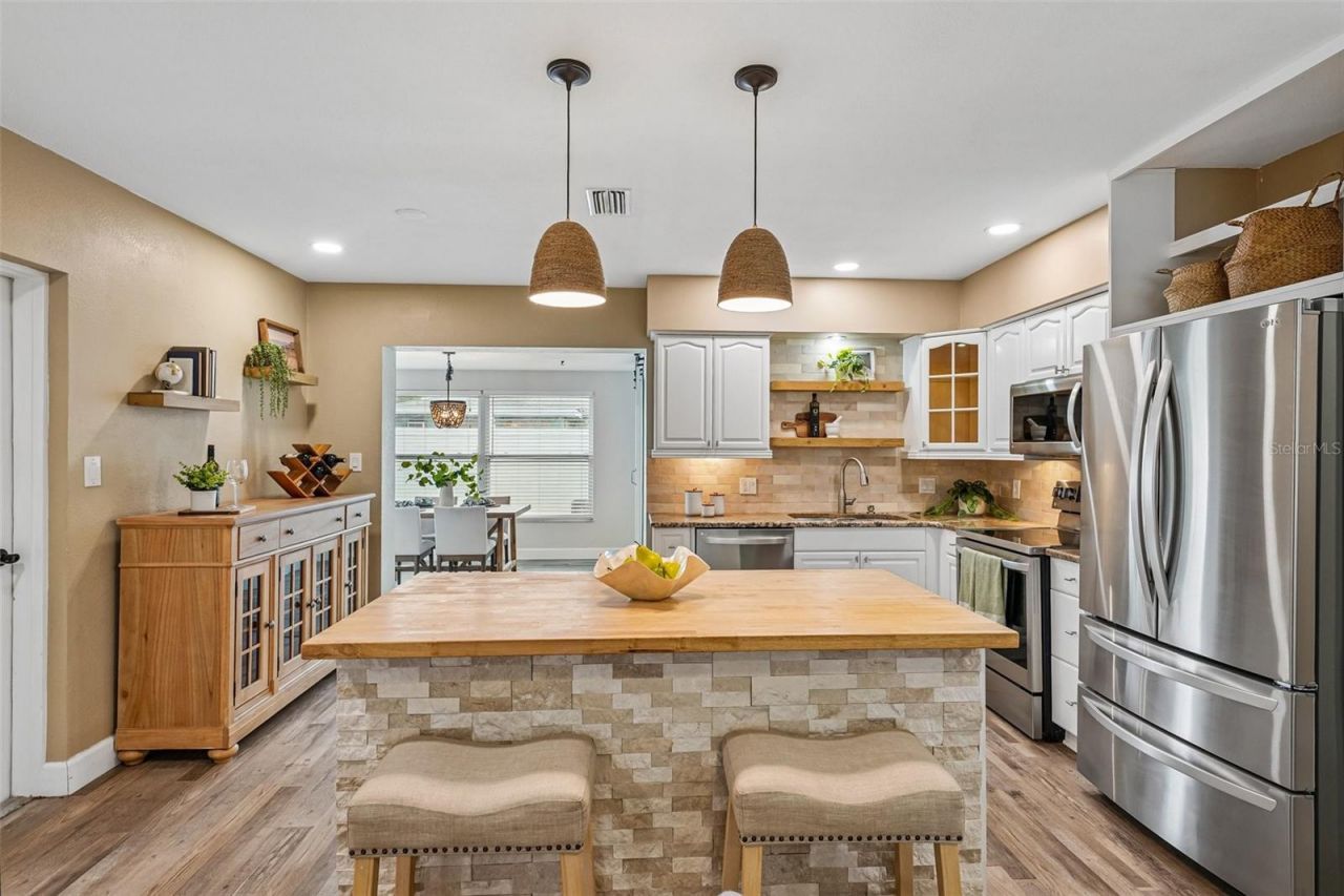 9725 48th Place N, Saint Petersburg, FL 33708 Photo