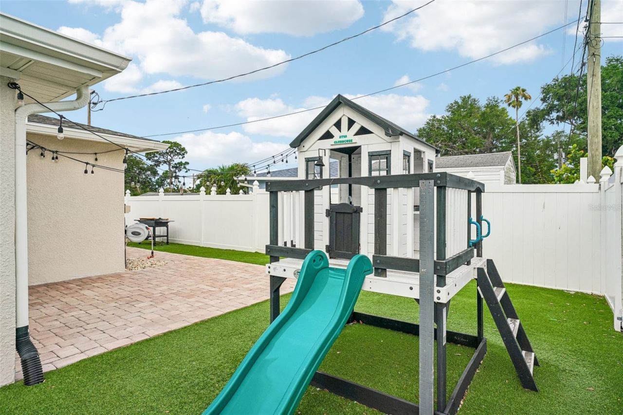 9725 48th Place N, Saint Petersburg, FL 33708 Photo