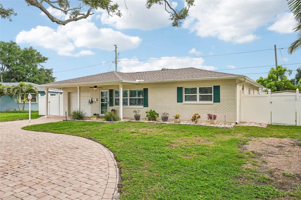 9725 48th Place N, Saint Petersburg, FL 33708 Photo