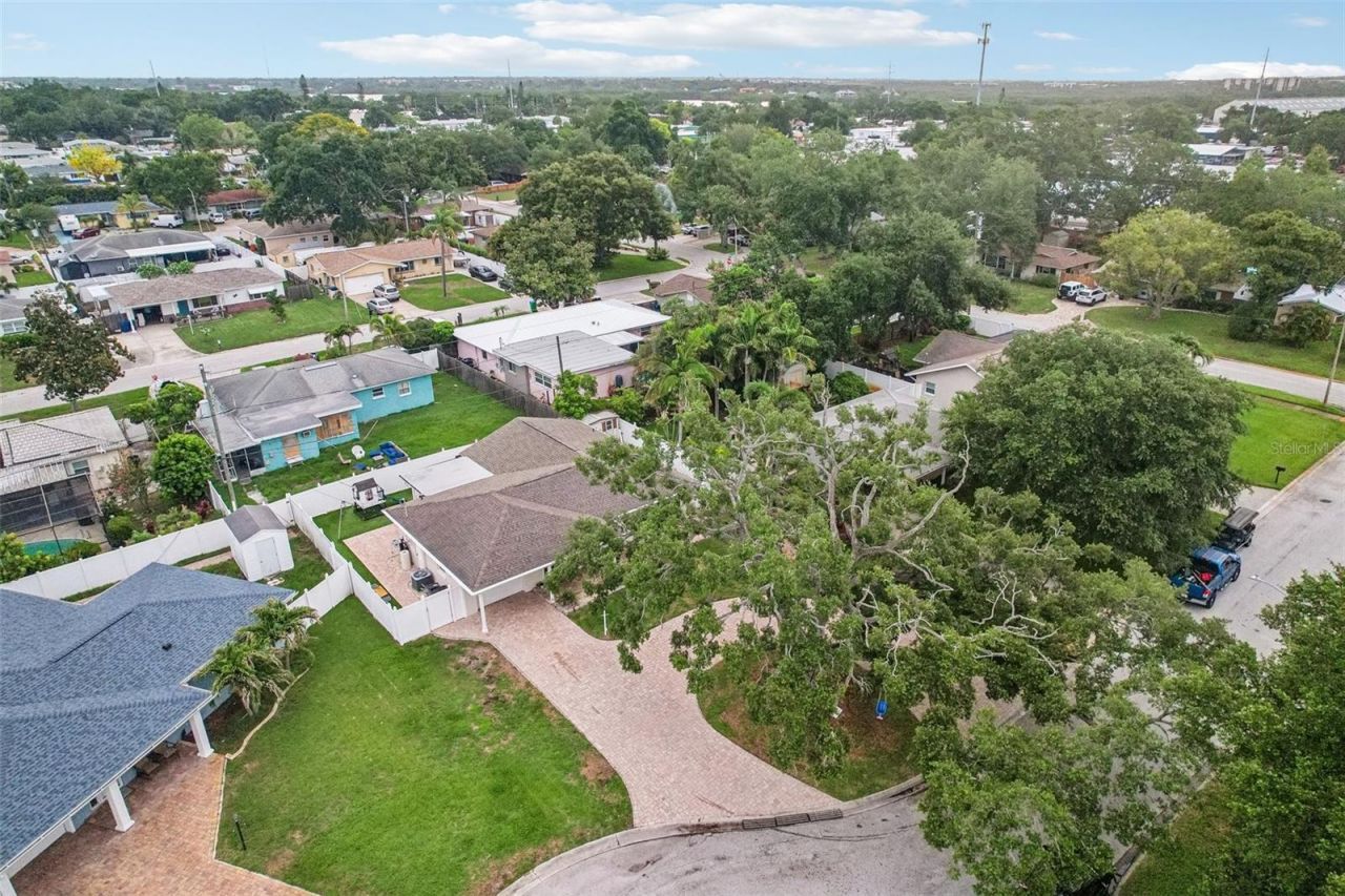 9725 48th Place N, Saint Petersburg, FL 33708 Photo