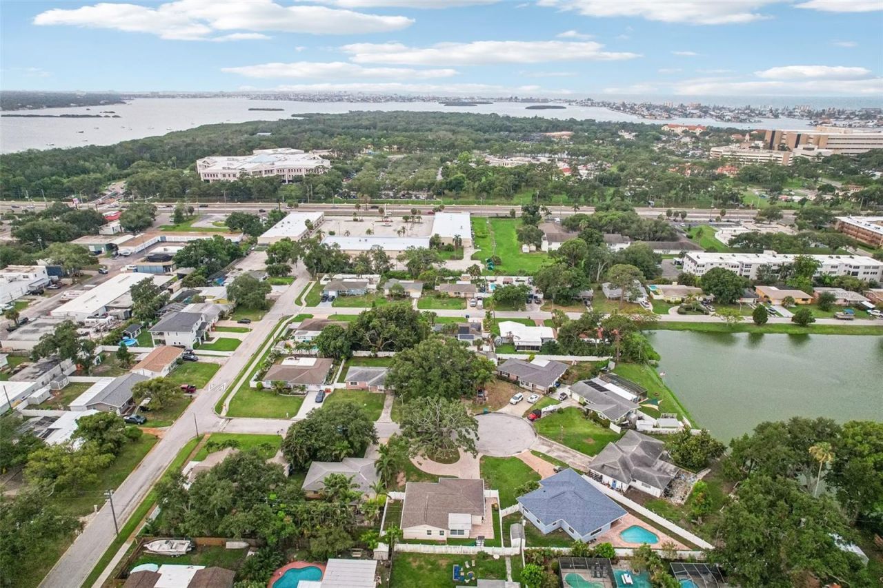 9725 48th Place N, Saint Petersburg, FL 33708 Photo