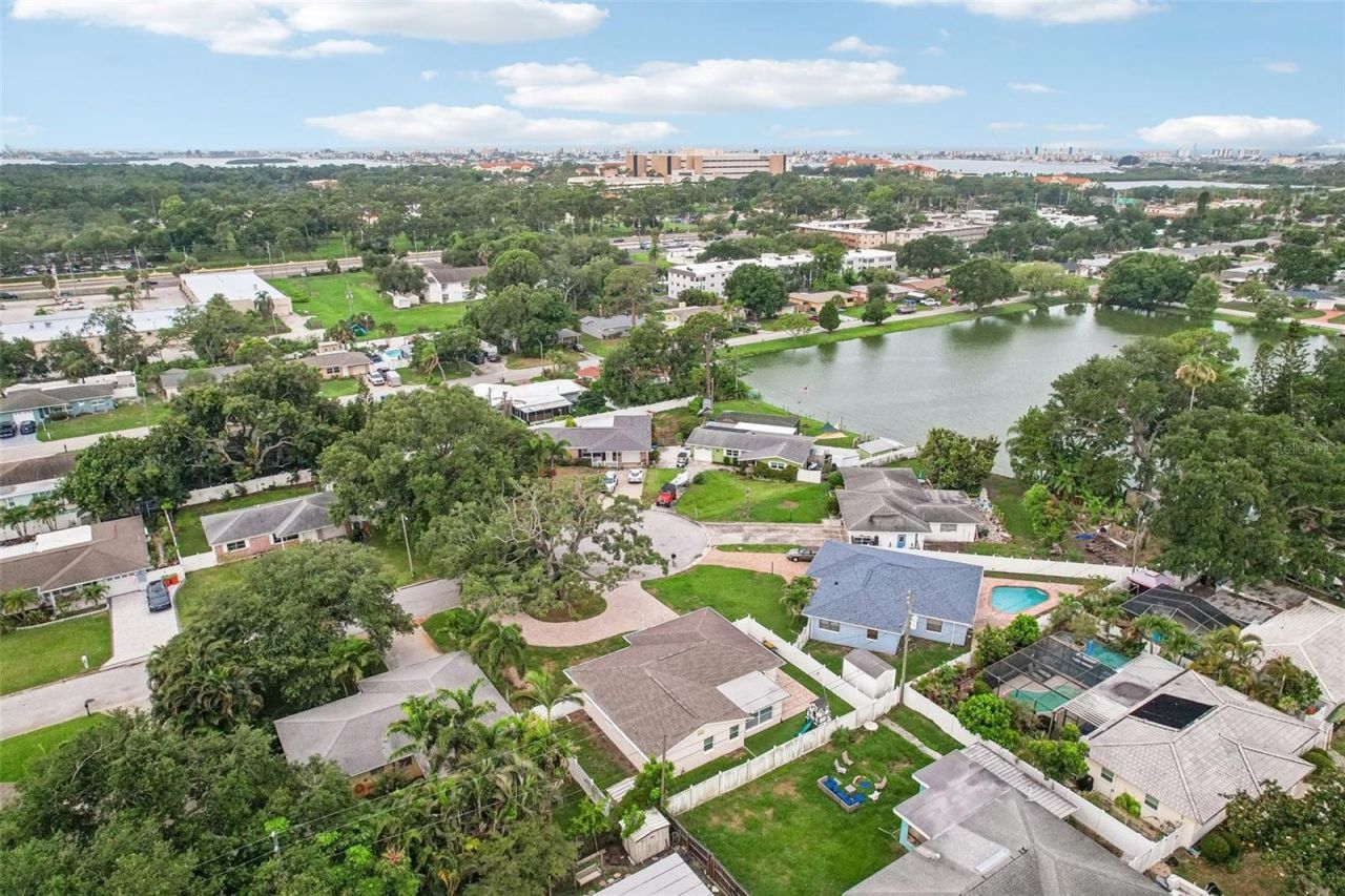 9725 48th Place N, Saint Petersburg, FL 33708 Photo