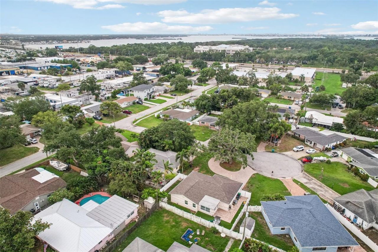9725 48th Place N, Saint Petersburg, FL 33708 Photo
