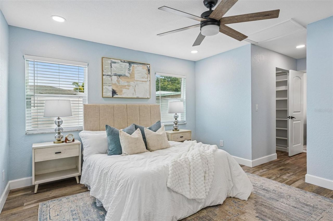 9725 48th Place N, Saint Petersburg, FL 33708 Photo