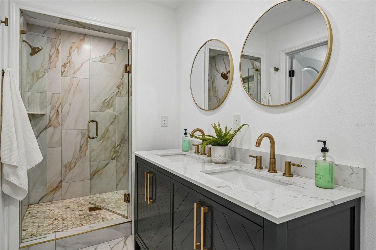 9725 48th Place N, Saint Petersburg, FL 33708 Photo