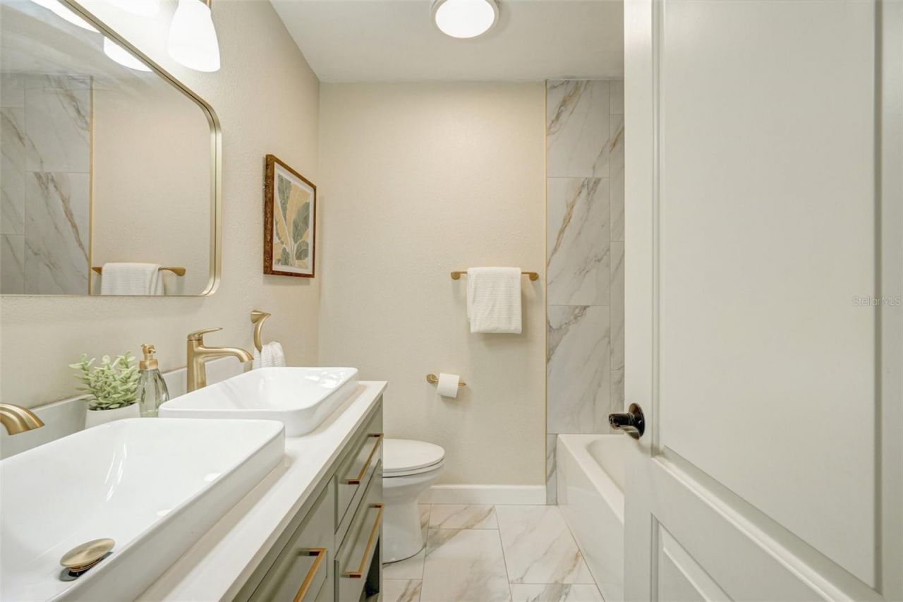 9725 48th Place N, Saint Petersburg, FL 33708 Photo