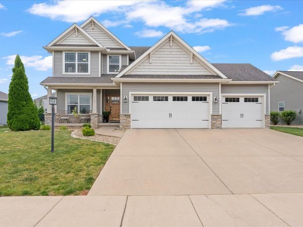 1107 Farm Lake Drive , Mahomet, IL 61853