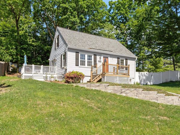 122 Westwood Drive, Nashua, NH 03062