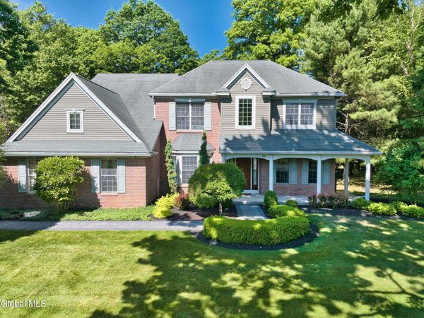 10 Whitestone Way, Slingerlands, NY 12159