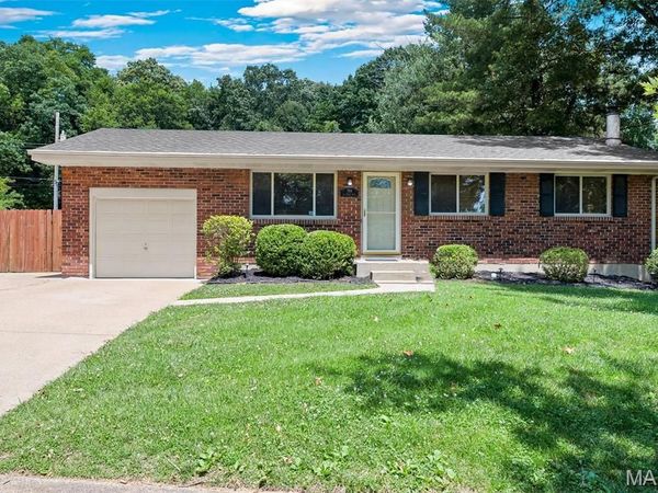 704 La Marite Drive, Manchester, MO 63021