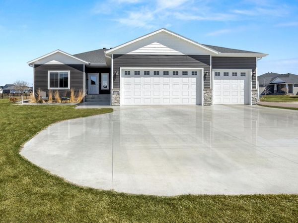 2089 67th Avenue S, Fargo, ND 58104