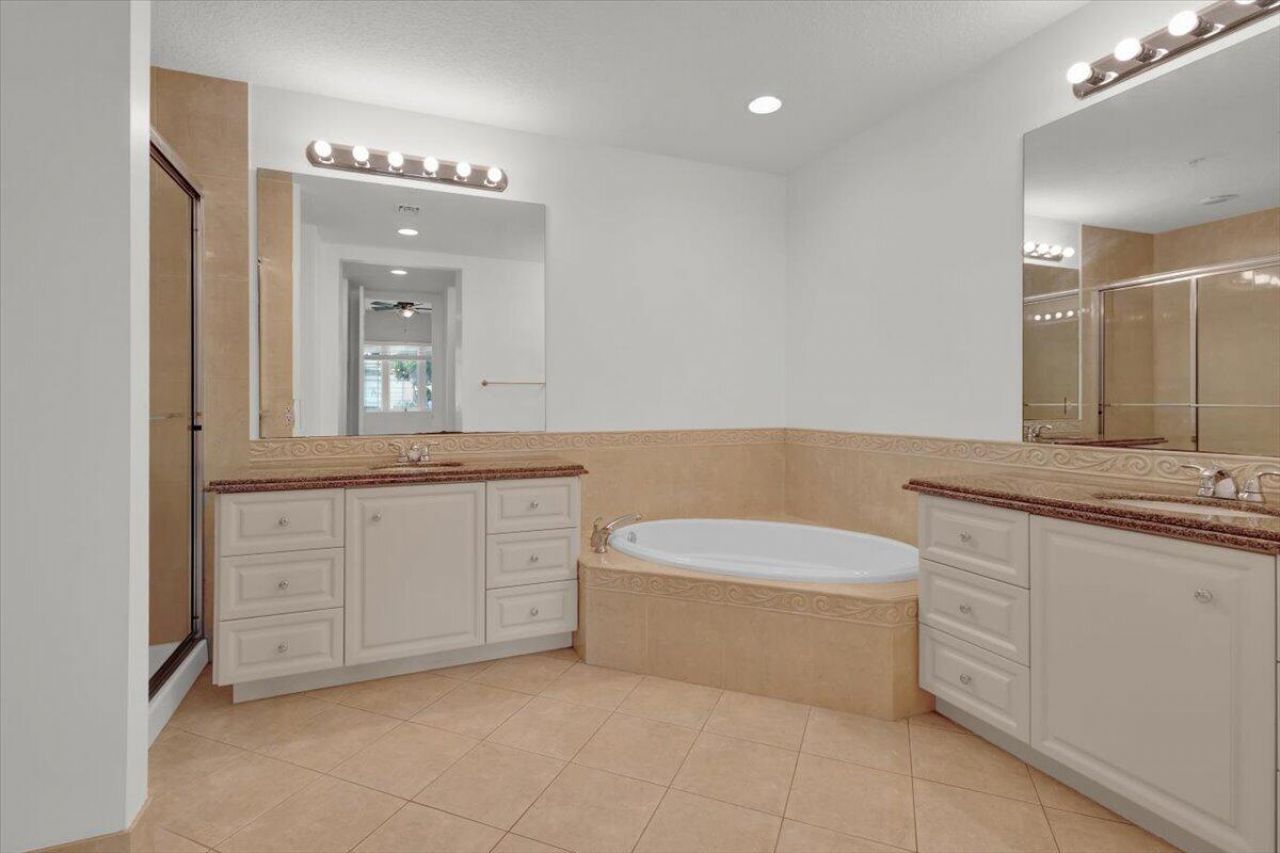 5 E Harbour Isle Dr Drive E, Unit 103, Fort Pierce, FL 34949 Photo