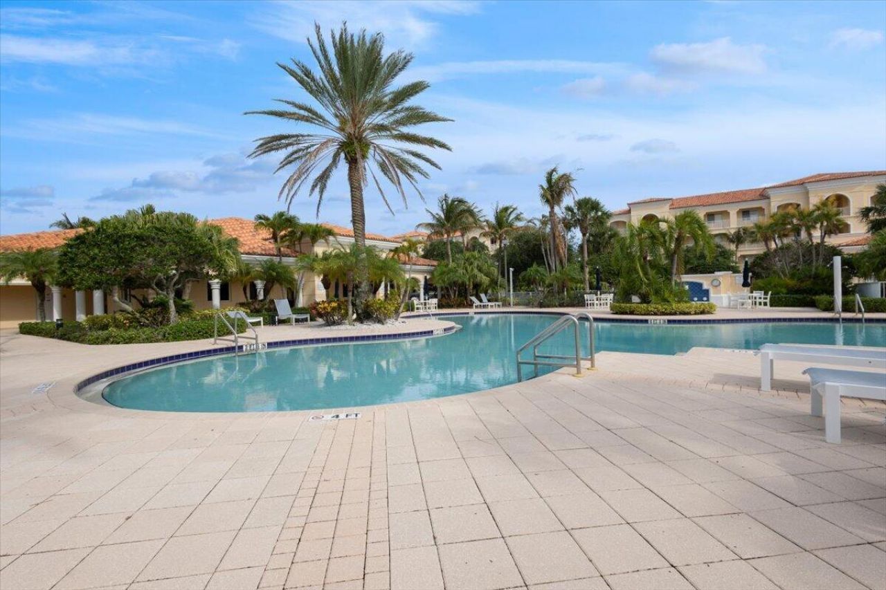 5 E Harbour Isle Dr Drive E, Unit 103, Fort Pierce, FL 34949 Photo
