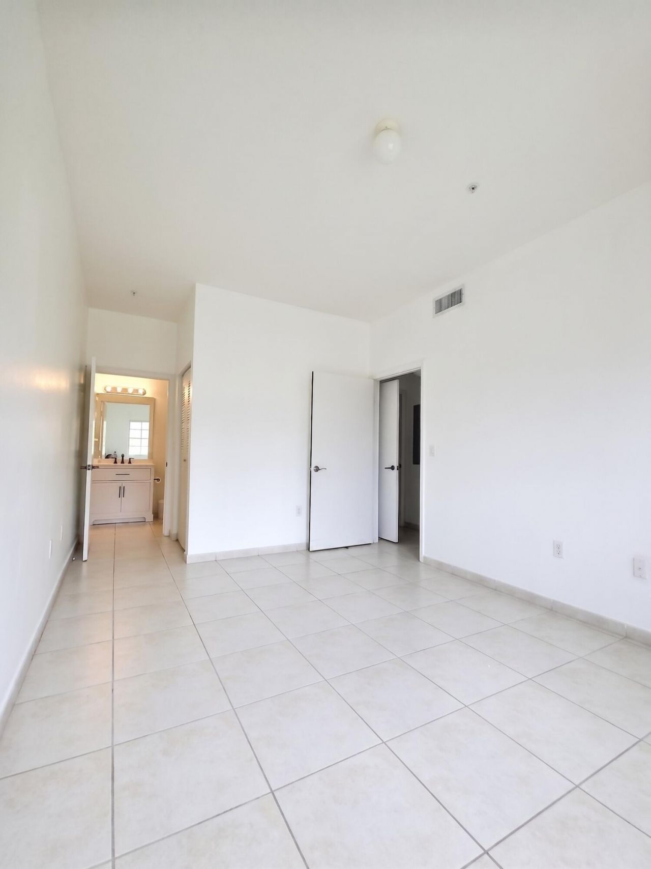 7240 NW 114th Avenue, Unit 304, Doral, FL 33178 Photo
