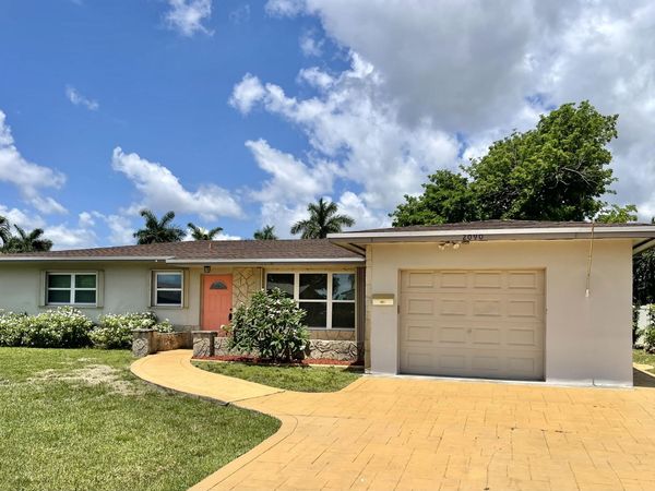 2090 NW 84th Terrace, Pembroke Pines, FL 33024