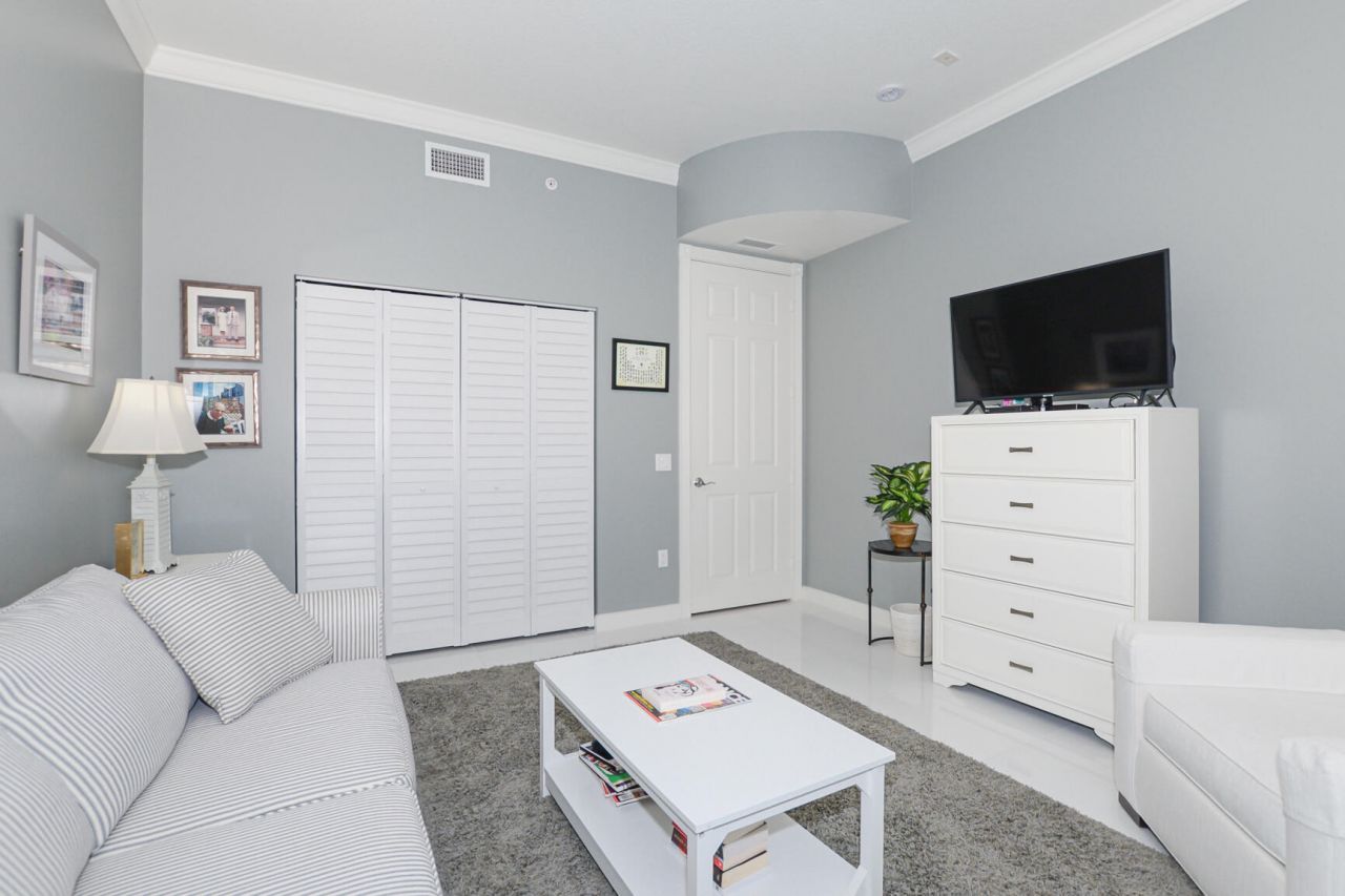 23 Harbour Isle Drive W, Unit 303, Fort Pierce, FL 34949 Photo