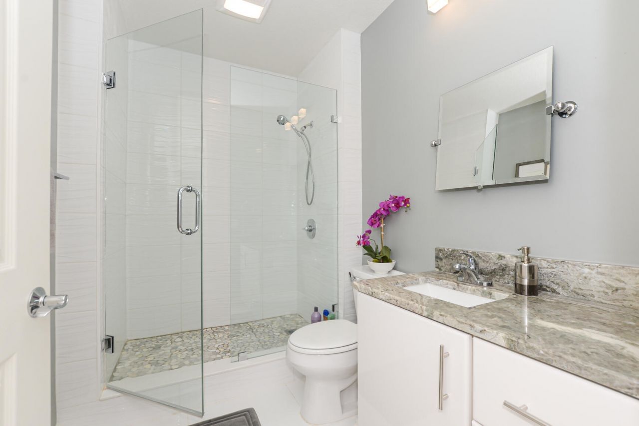 23 Harbour Isle Drive W, Unit 303, Fort Pierce, FL 34949 Photo