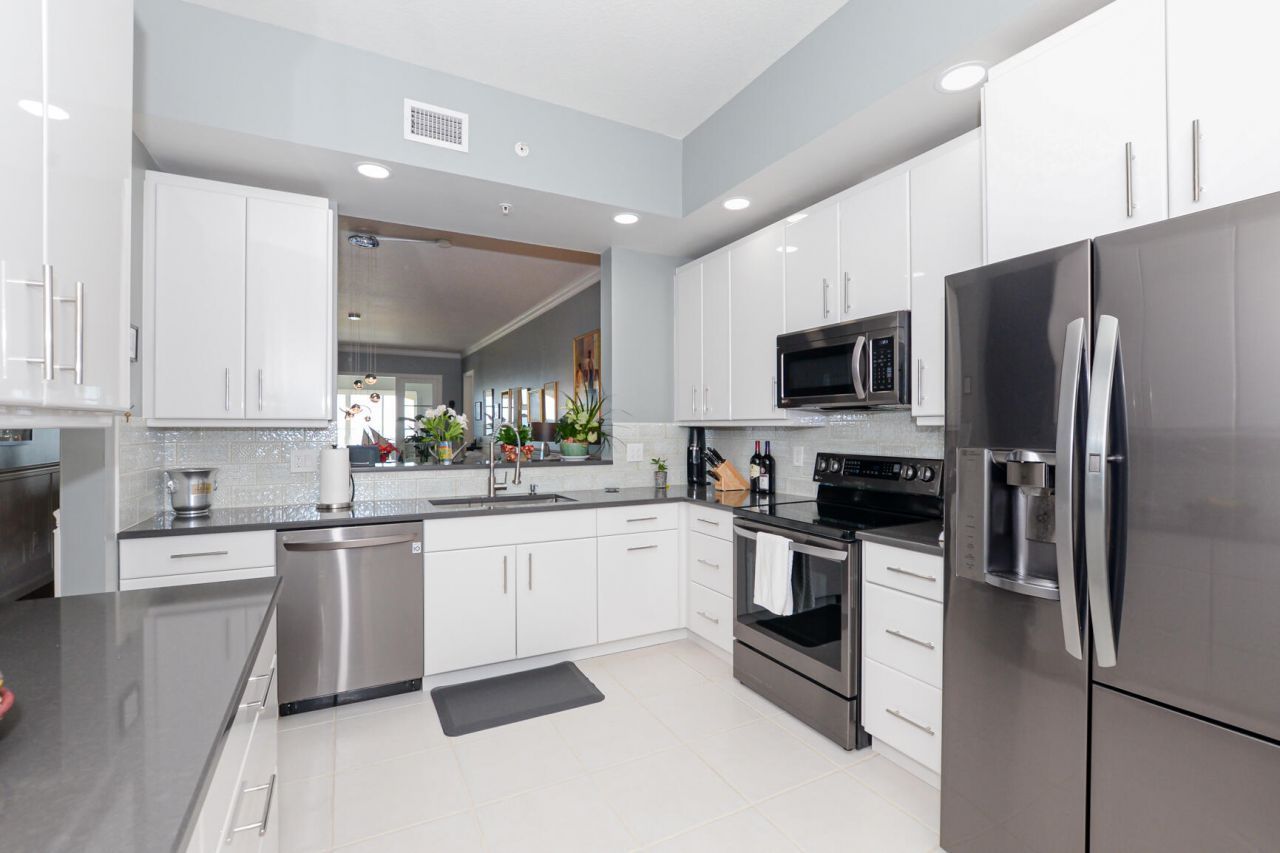 23 Harbour Isle Drive W, Unit 303, Fort Pierce, FL 34949 Photo
