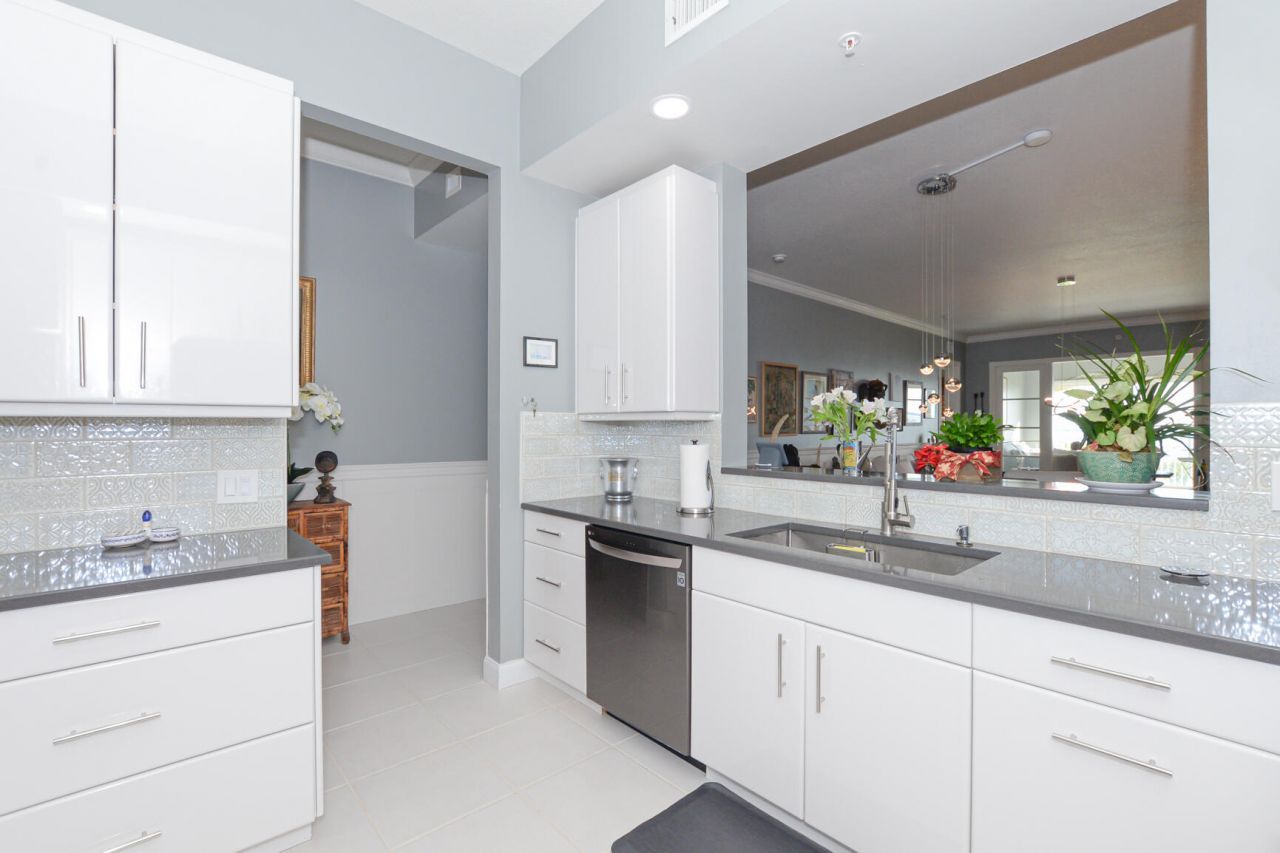 23 Harbour Isle Drive W, Unit 303, Fort Pierce, FL 34949 Photo