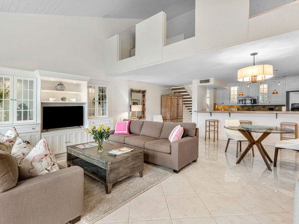 301 Old Meadow Way, Palm Beach Gardens, FL 33418