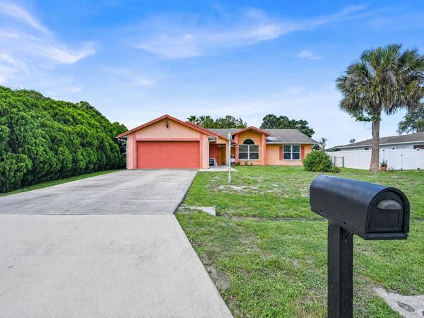 2265 SE Carnation Avenue, Port St. Lucie, FL 34952