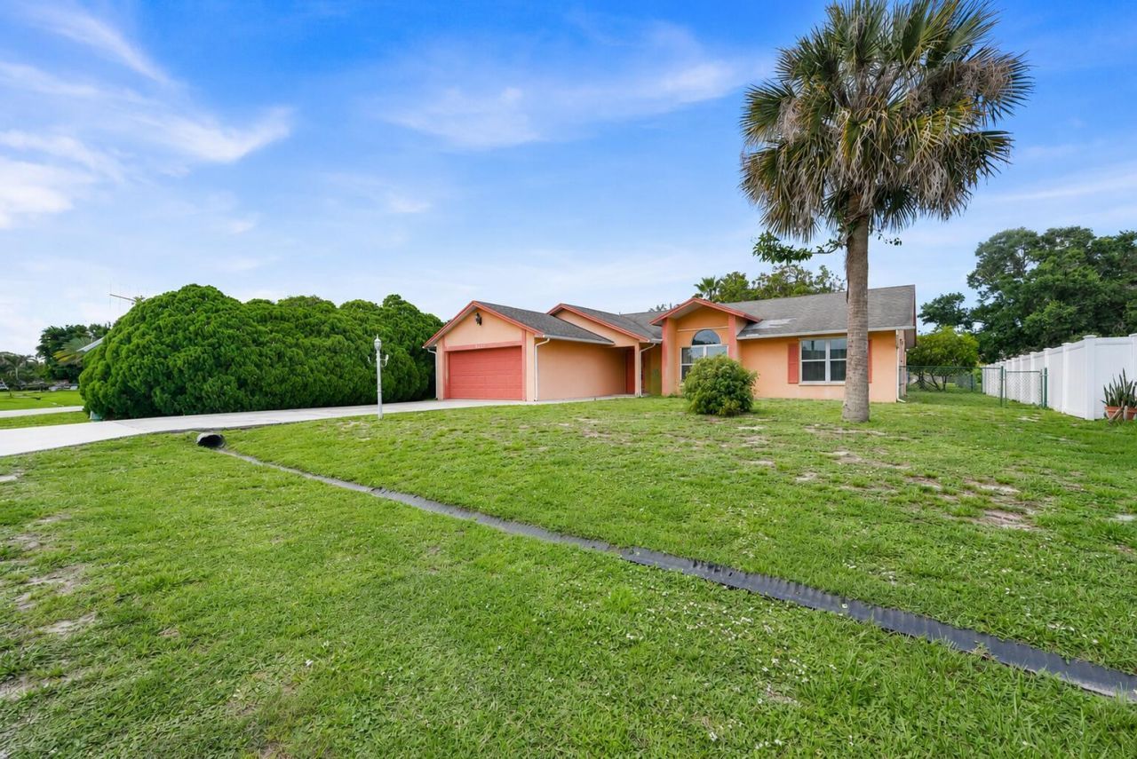 2265 SE Carnation Avenue, Port Saint Lucie, FL 34952 Photo