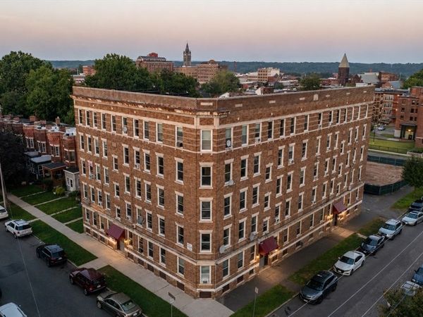 149 Essex Street, Unit 3R, Holyoke, MA 01040