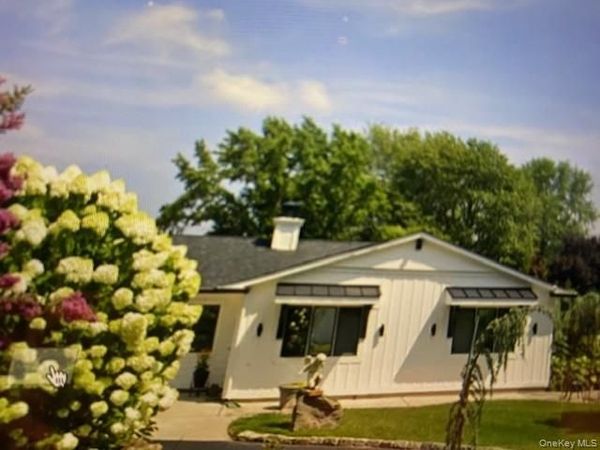 1 Leesburg Court , Mount Sinai, NY 11766