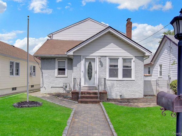 255 Rolling Street , Malverne, NY 11565
