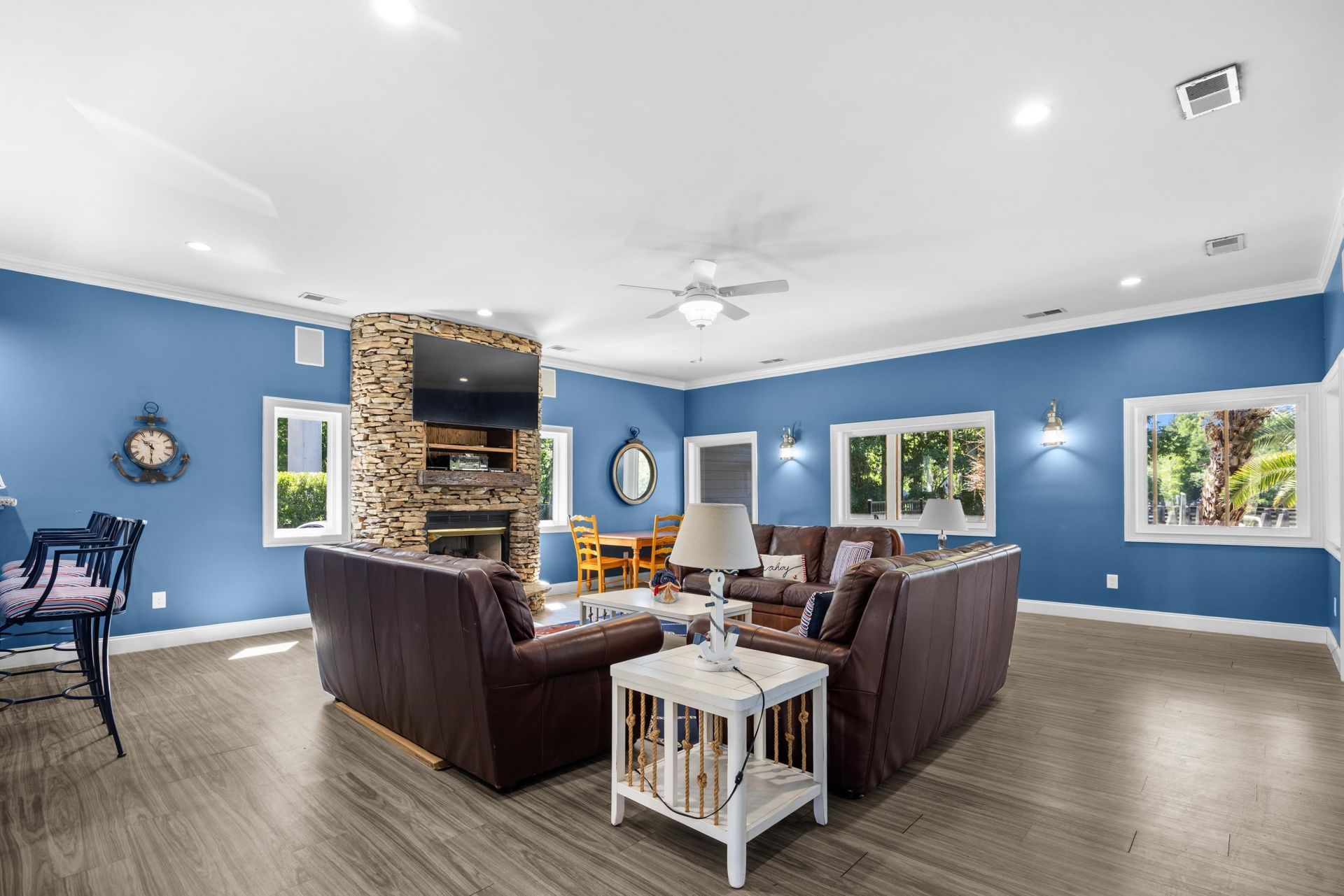 100 Harbor Oaks Dr.  Photo 13
