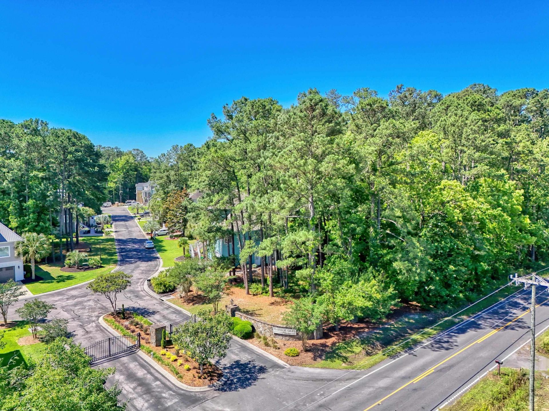 100 Harbor Oaks Dr.  Photo 27