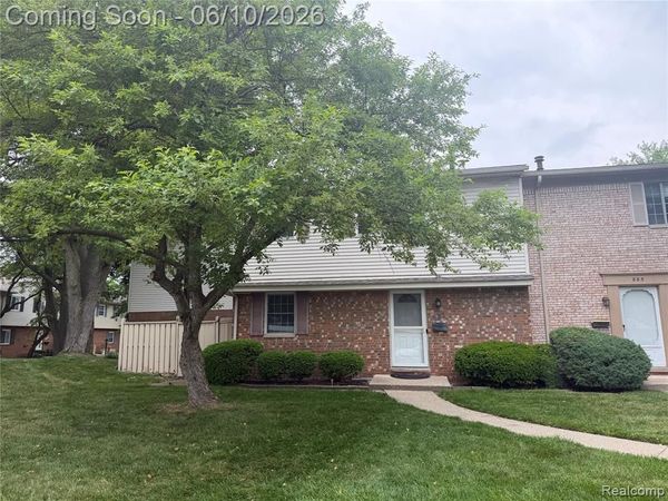 877 Kirts Boulevard, Troy, MI 48084