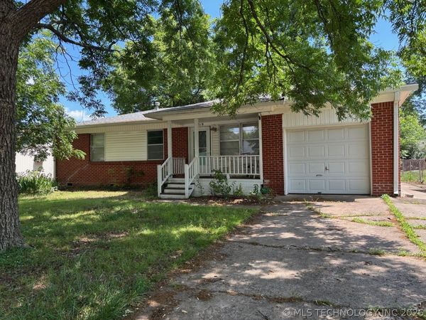 1318 NE 3rd Place , Pryor, OK 74361