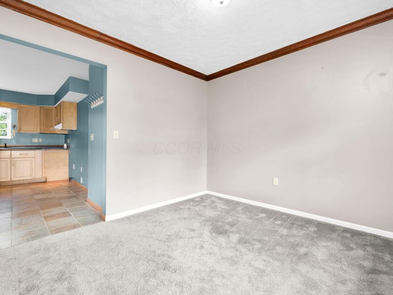 400 Woodview Drive , Bellefontaine, OH 43311 Photo 9