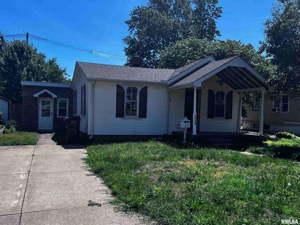 1318 S 11TH Street, Pekin, IL 61554