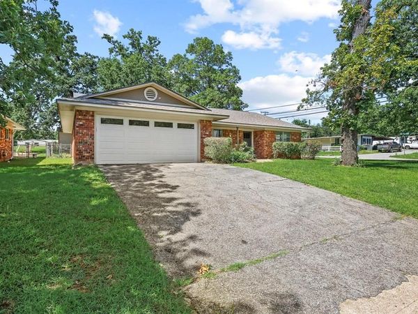 1301 Crestview Drive , Denison, TX 75020