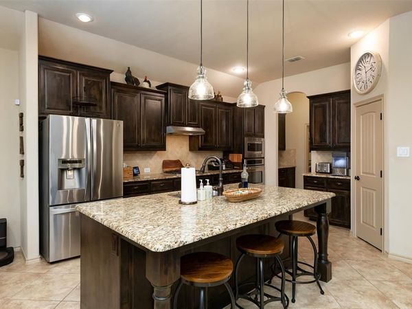 10 Ashlawn Court, Edgecliff Village, TX 76134