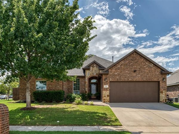 10 Ashlawn Court , Edgecliff Village, TX 76134