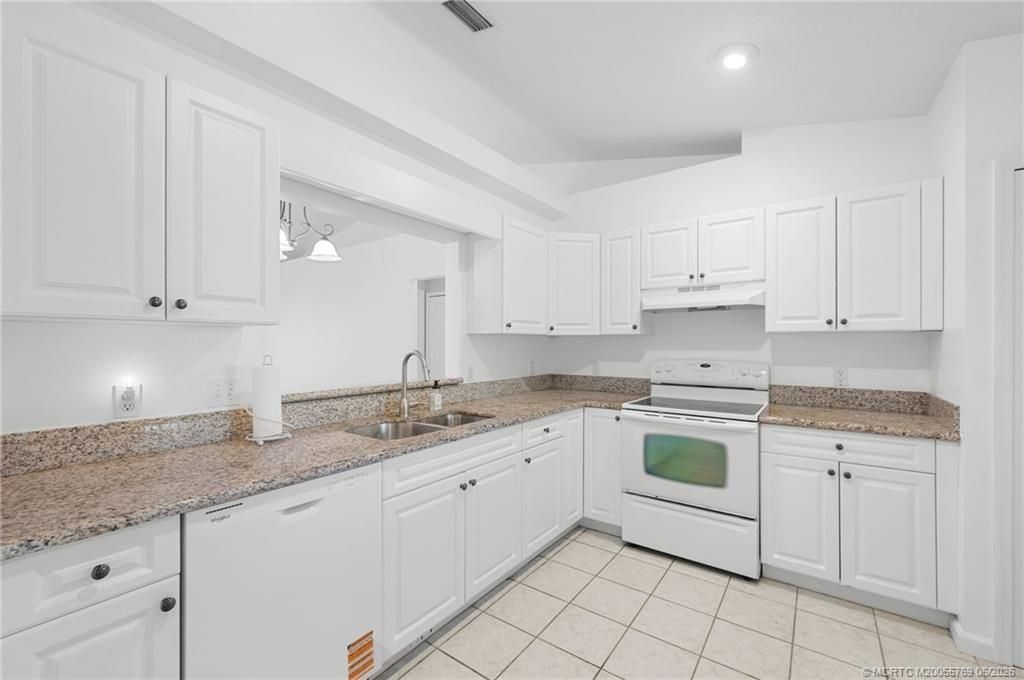 1094 NW 14 Th Street, Stuart, FL 34994 Photo