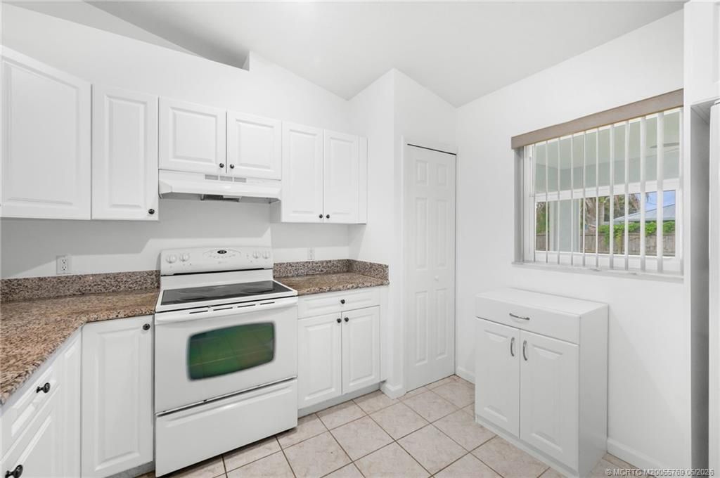 1094 NW 14 Th Street, Stuart, FL 34994 Photo