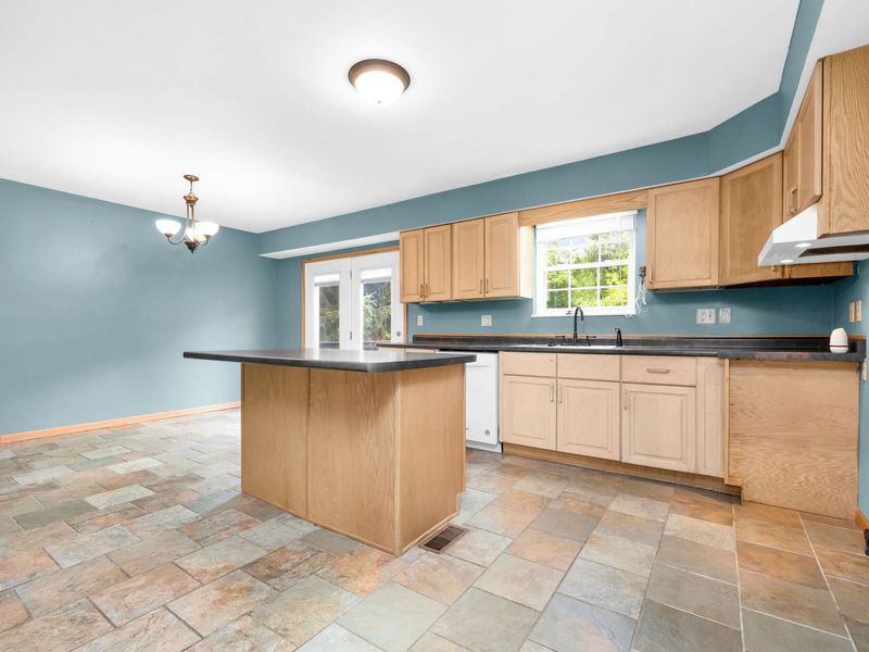 400 Woodview Drive, Bellefontaine, OH 43311 Photo 10