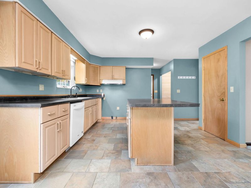 400 Woodview Drive, Bellefontaine, OH 43311 Photo 11